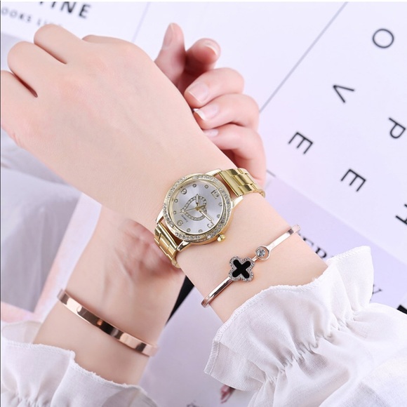 Modern Unique Heart Metal Band Watch - Picture 2 of 5